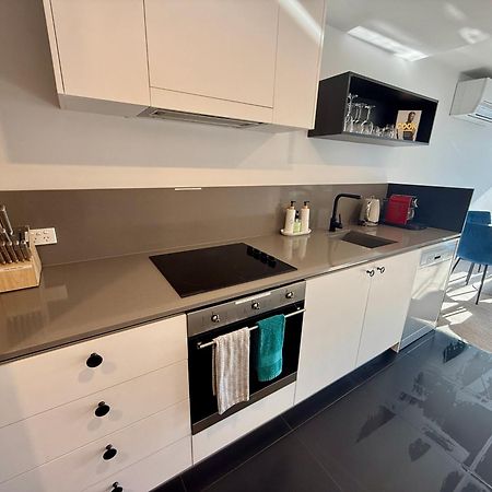 Midnight Luxe 1Br 1Bath Apartment 104 In The Heart Of Braddon Pool Sauna Secure Parking Wine Wifi Canberra Exteriér fotografie