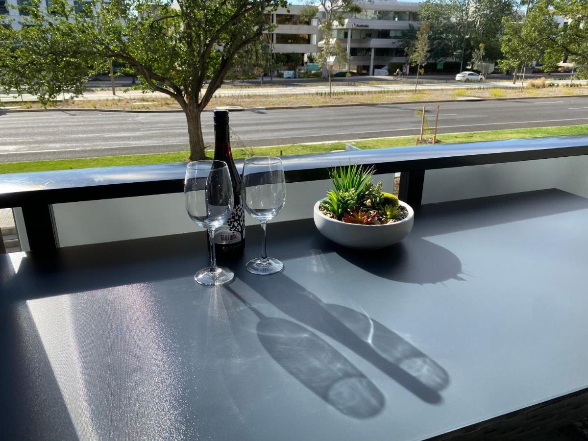 Midnight Luxe 1Br 1Bath Apartment 104 In The Heart Of Braddon Pool Sauna Secure Parking Wine Wifi Canberra Exteriér fotografie