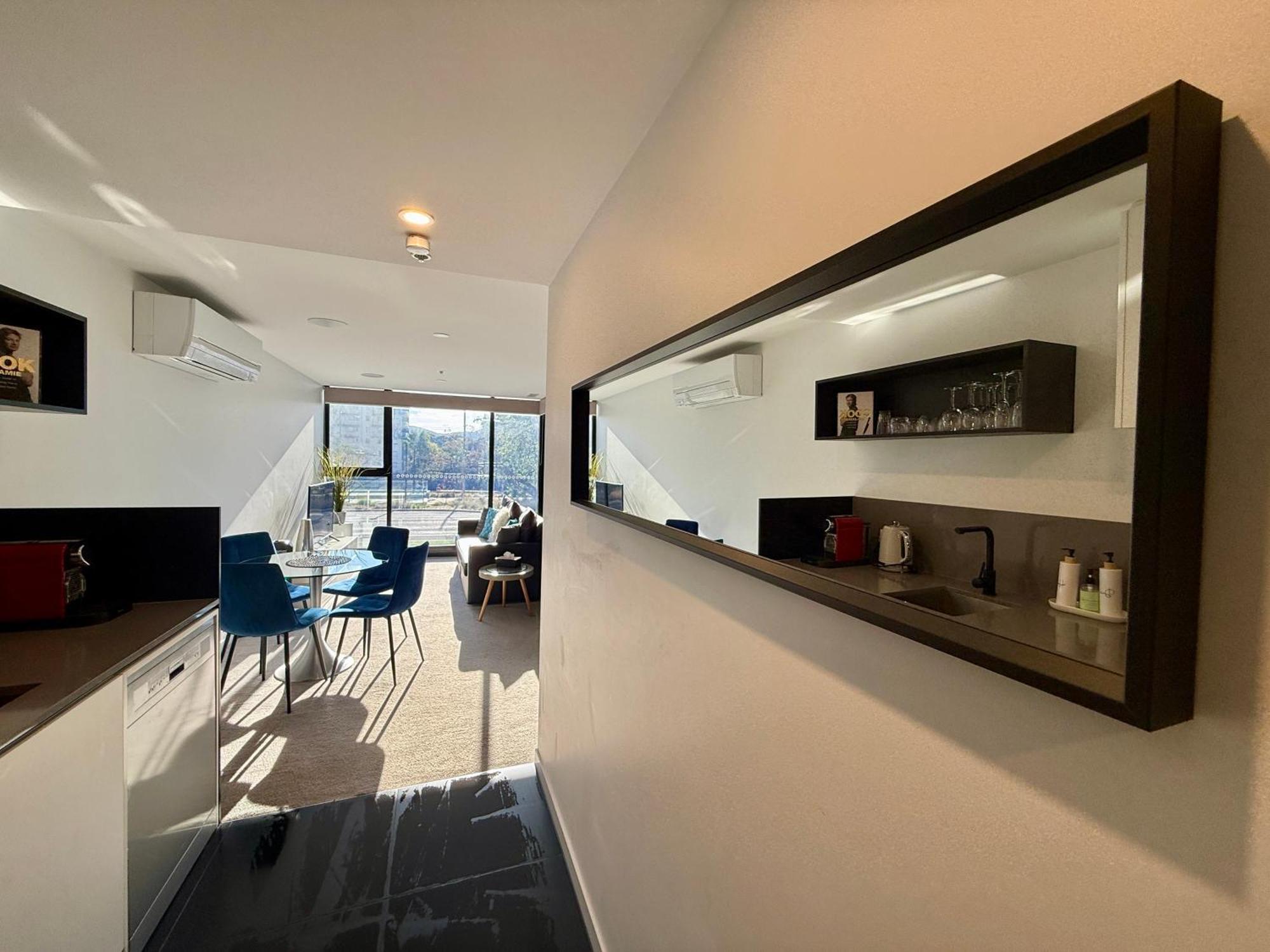 Midnight Luxe 1Br 1Bath Apartment 104 In The Heart Of Braddon Pool Sauna Secure Parking Wine Wifi Canberra Exteriér fotografie