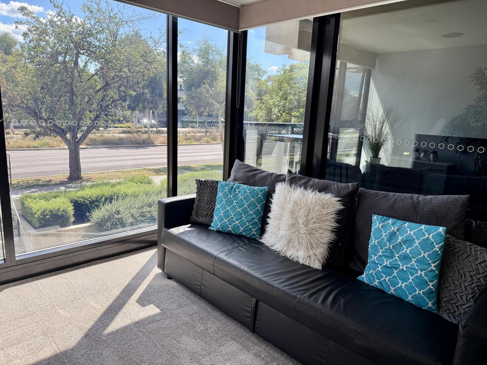 Midnight Luxe 1Br 1Bath Apartment 104 In The Heart Of Braddon Pool Sauna Secure Parking Wine Wifi Canberra Exteriér fotografie