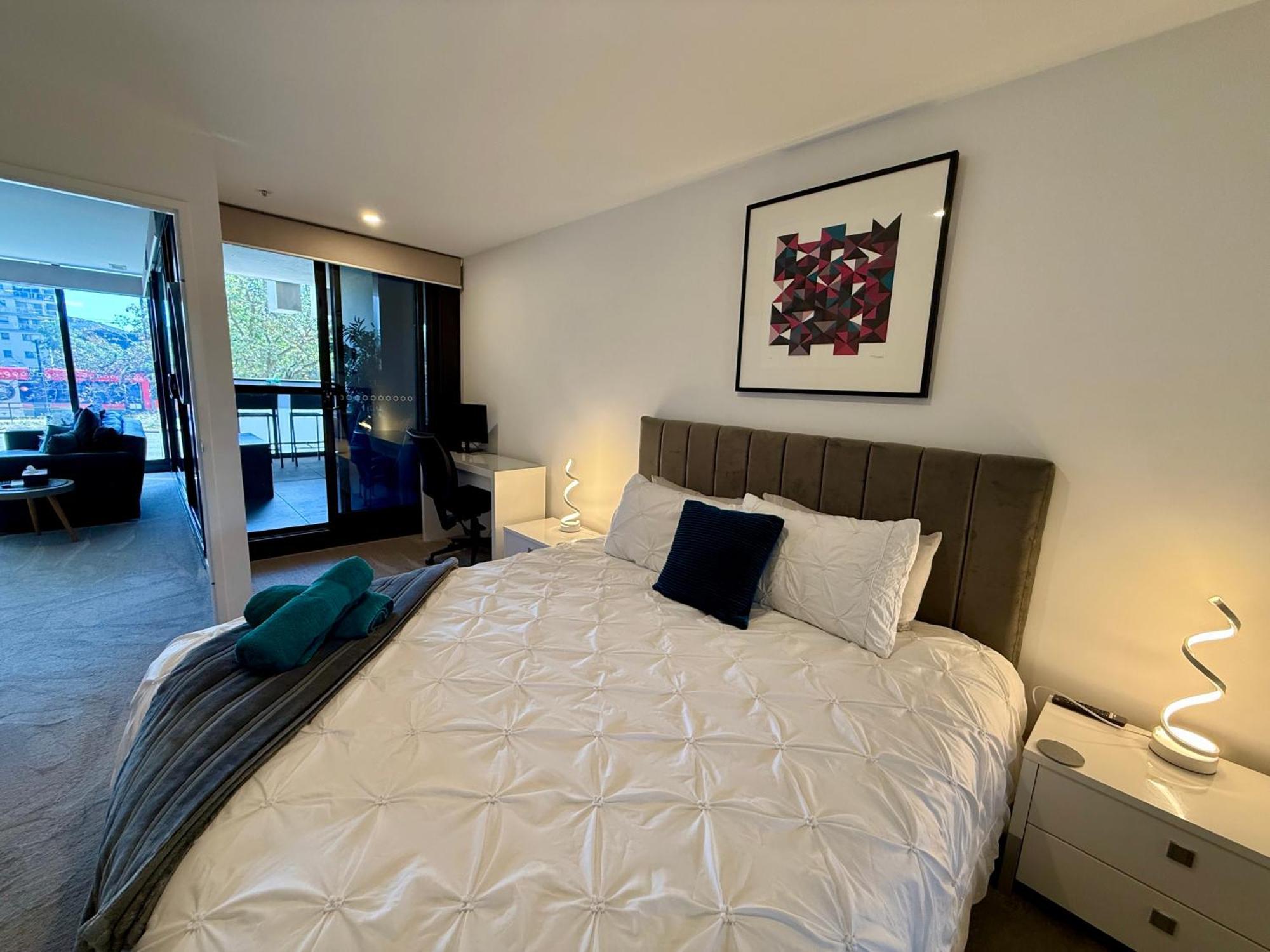 Midnight Luxe 1Br 1Bath Apartment 104 In The Heart Of Braddon Pool Sauna Secure Parking Wine Wifi Canberra Exteriér fotografie
