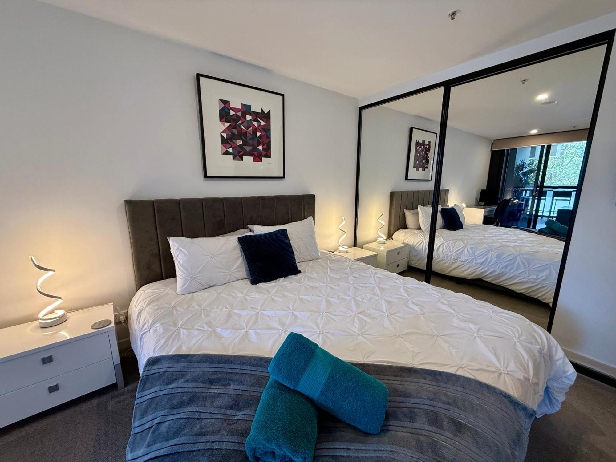 Midnight Luxe 1Br 1Bath Apartment 104 In The Heart Of Braddon Pool Sauna Secure Parking Wine Wifi Canberra Exteriér fotografie